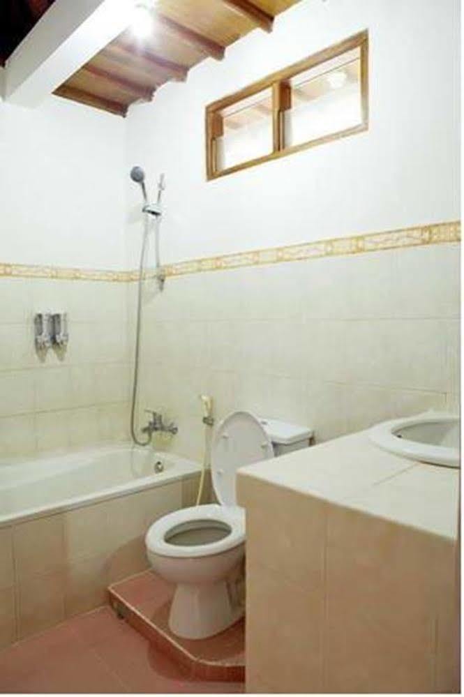 Yuli Bungalows Kuta Lombok Esterno foto