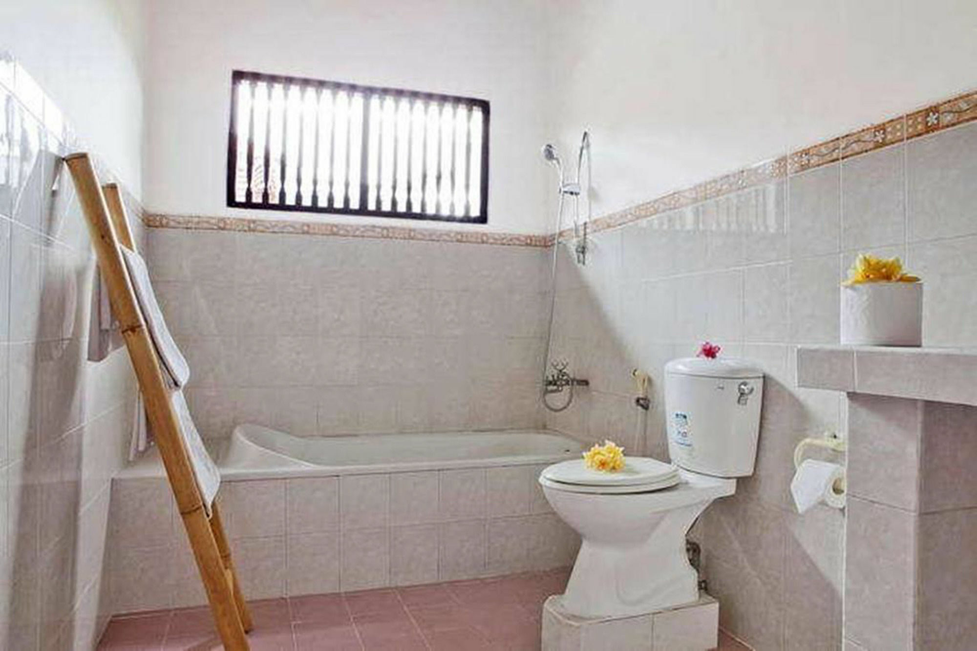 Yuli Bungalows Kuta Lombok Esterno foto